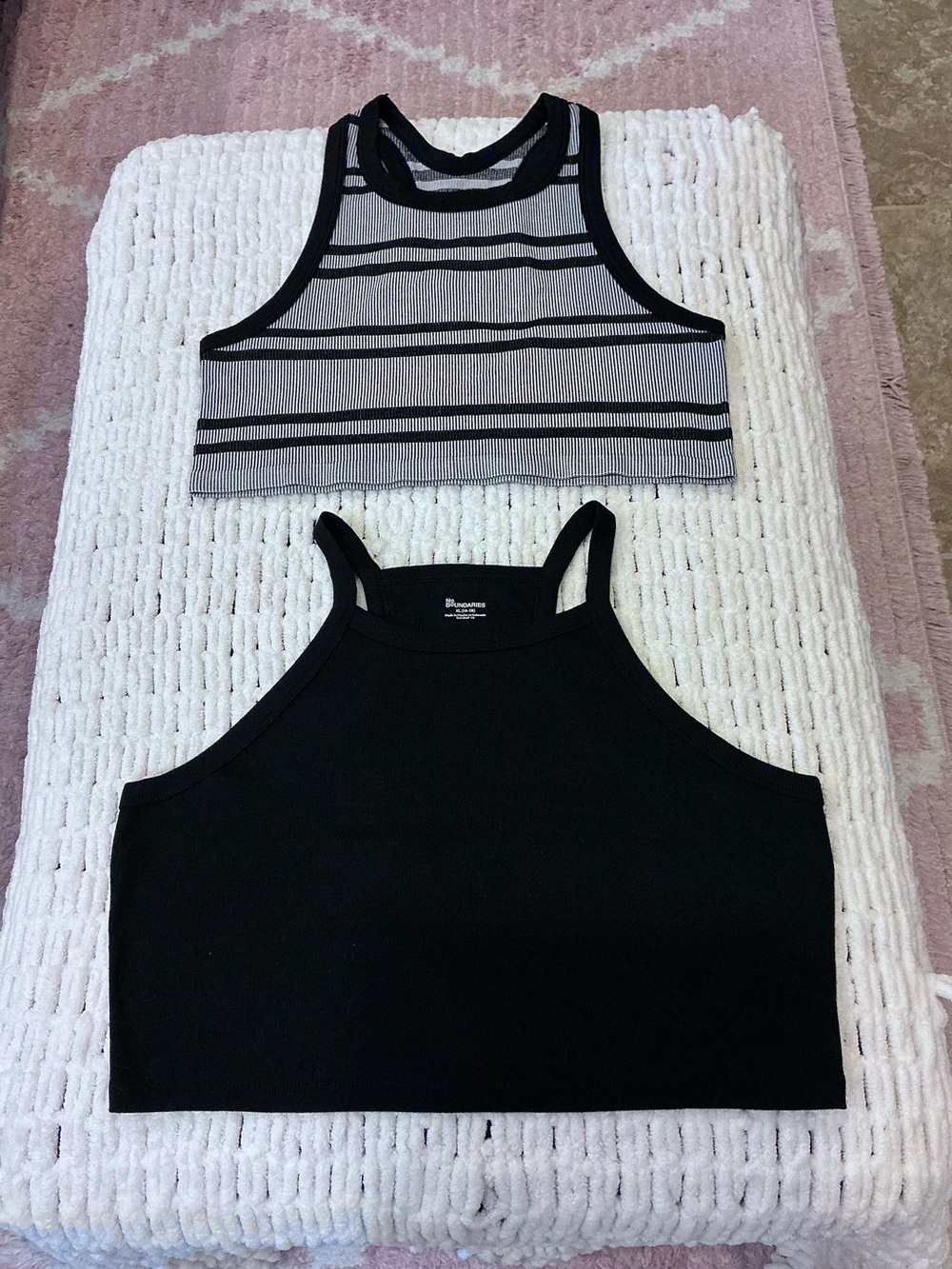 (2) Women’s Ribbed Crop Tank Tops 🤍🖤 - Picture 2 of 5